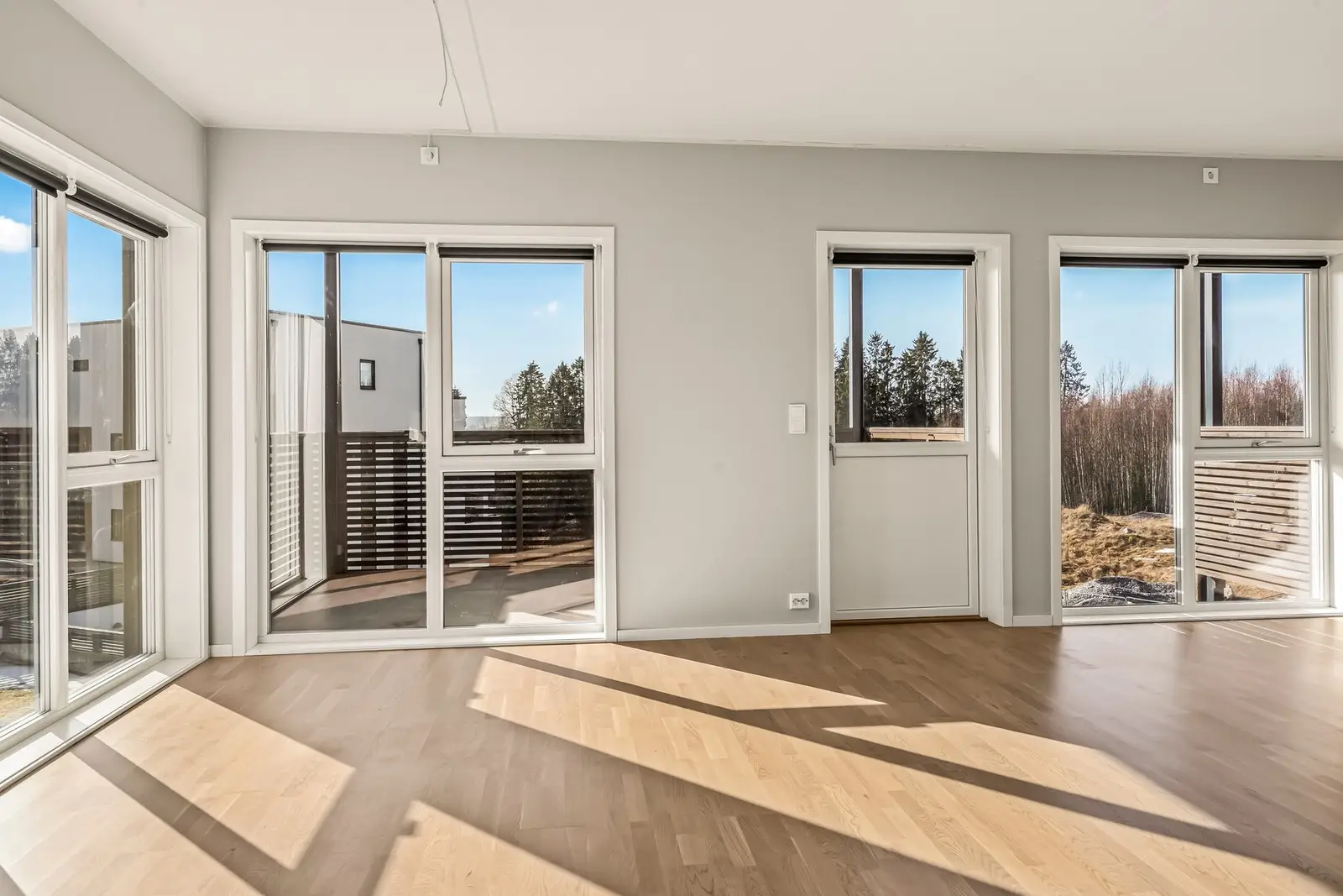Utgang til vestvendt balkong med gode solforhold