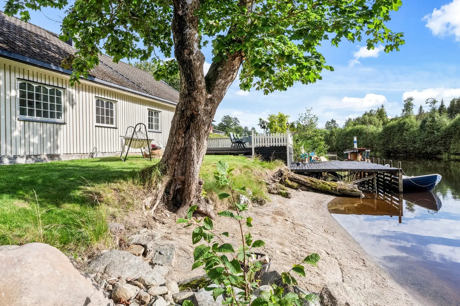 Herlig eiendommen med egen sandstrand for bading