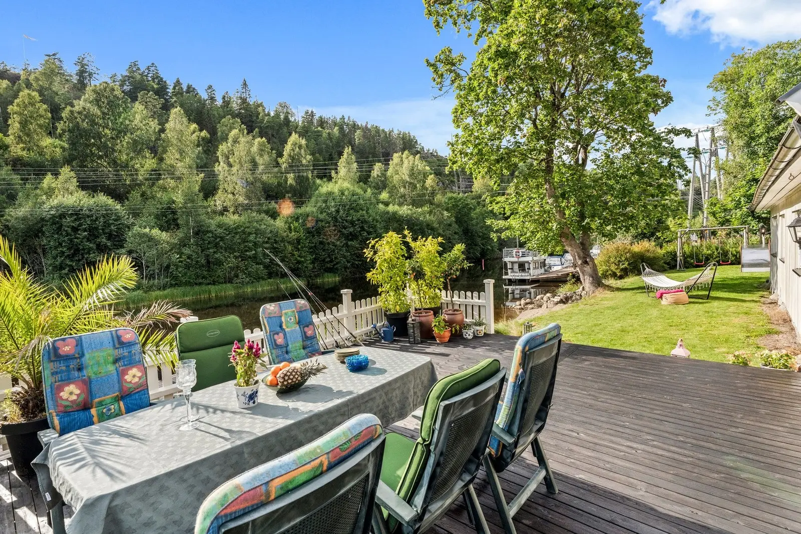 God plass til lounge, spisebord og flere soner