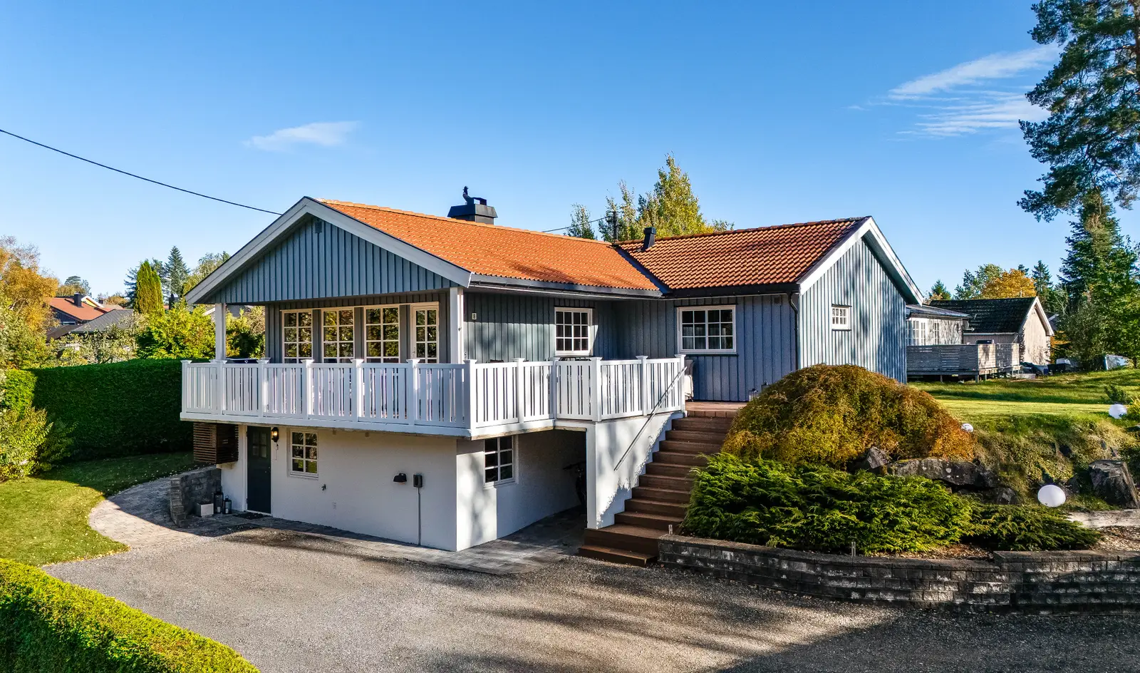 Romslig gårdsplass
